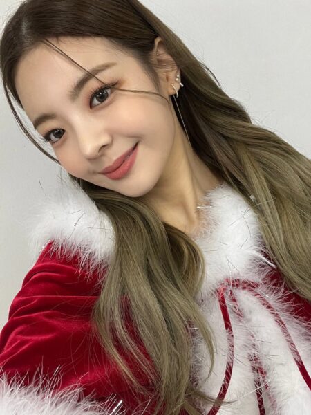 いかがでしたでしょうか？ 今回は「ITZYの可愛い順・美人ランキング！ビジュアル担当は誰？」について調査しまとめてみました。 メンバー全員が可愛くて魅力的だということが分かりましたよね。 これからもITZYのビジュアルに注目していきましょう！